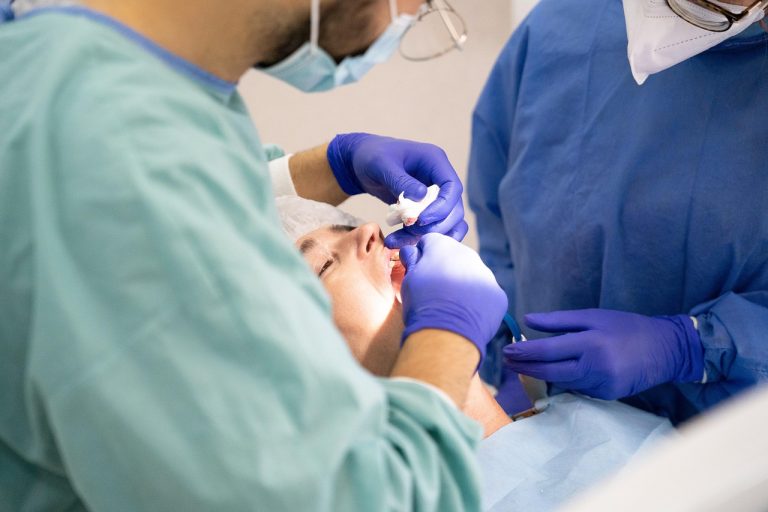 in cat timp se vindeca implantul dentar